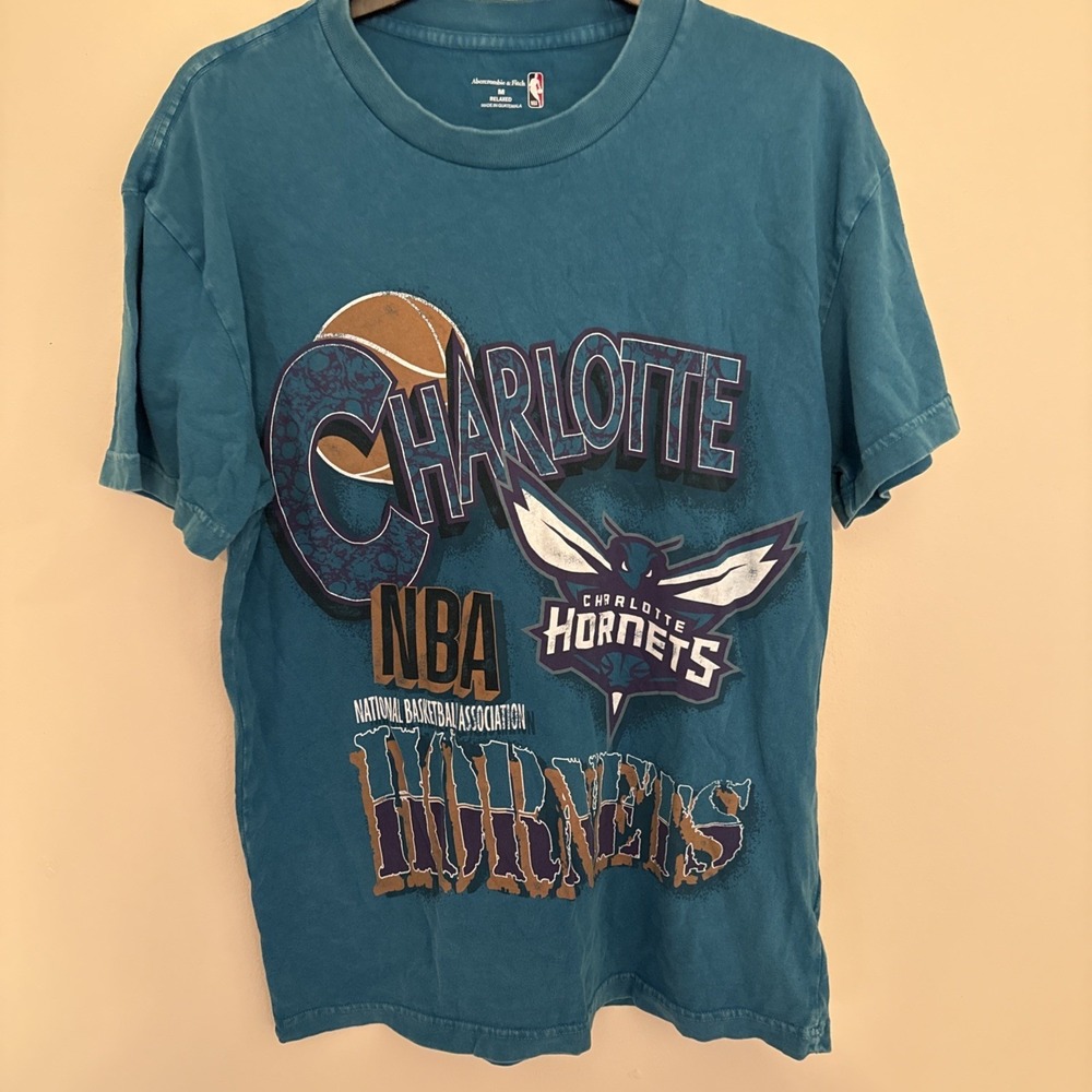 Men's Abercrombie Charlotte Hornets T Shirt Size Medium